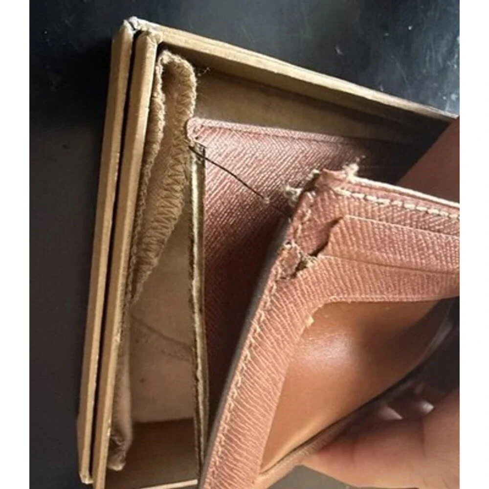 Men's Foldable Wallet LV Emblem - Damaged